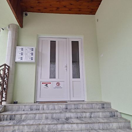 Apartmanovy Dom Stummerova Topolcany Exterior photo