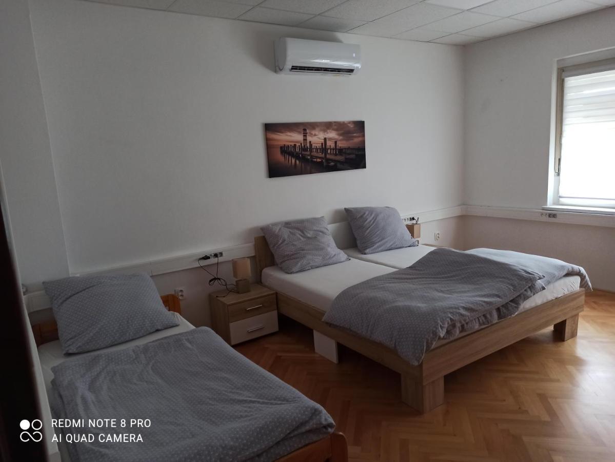 Apartmanovy Dom Stummerova Topolcany Exterior photo