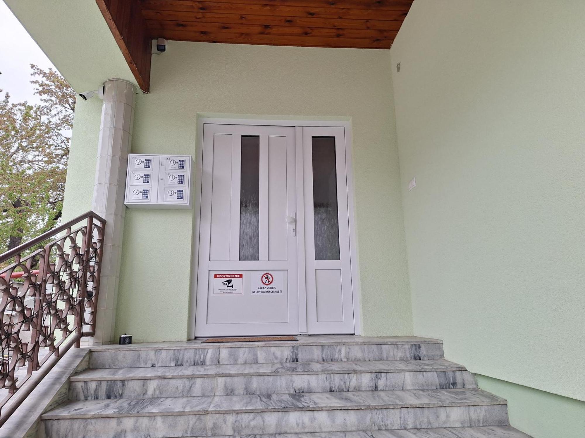 Apartmanovy Dom Stummerova Topolcany Exterior photo